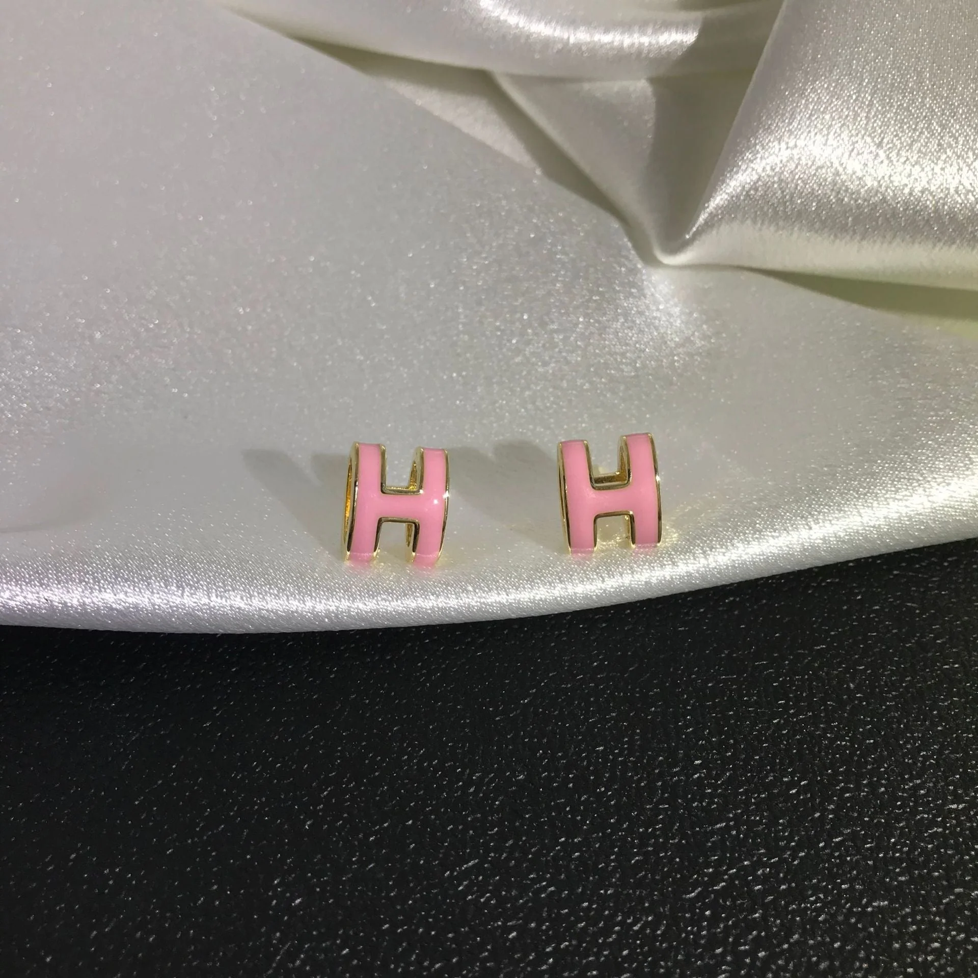 H-LUXE PEARL EARRINGS - Image 6