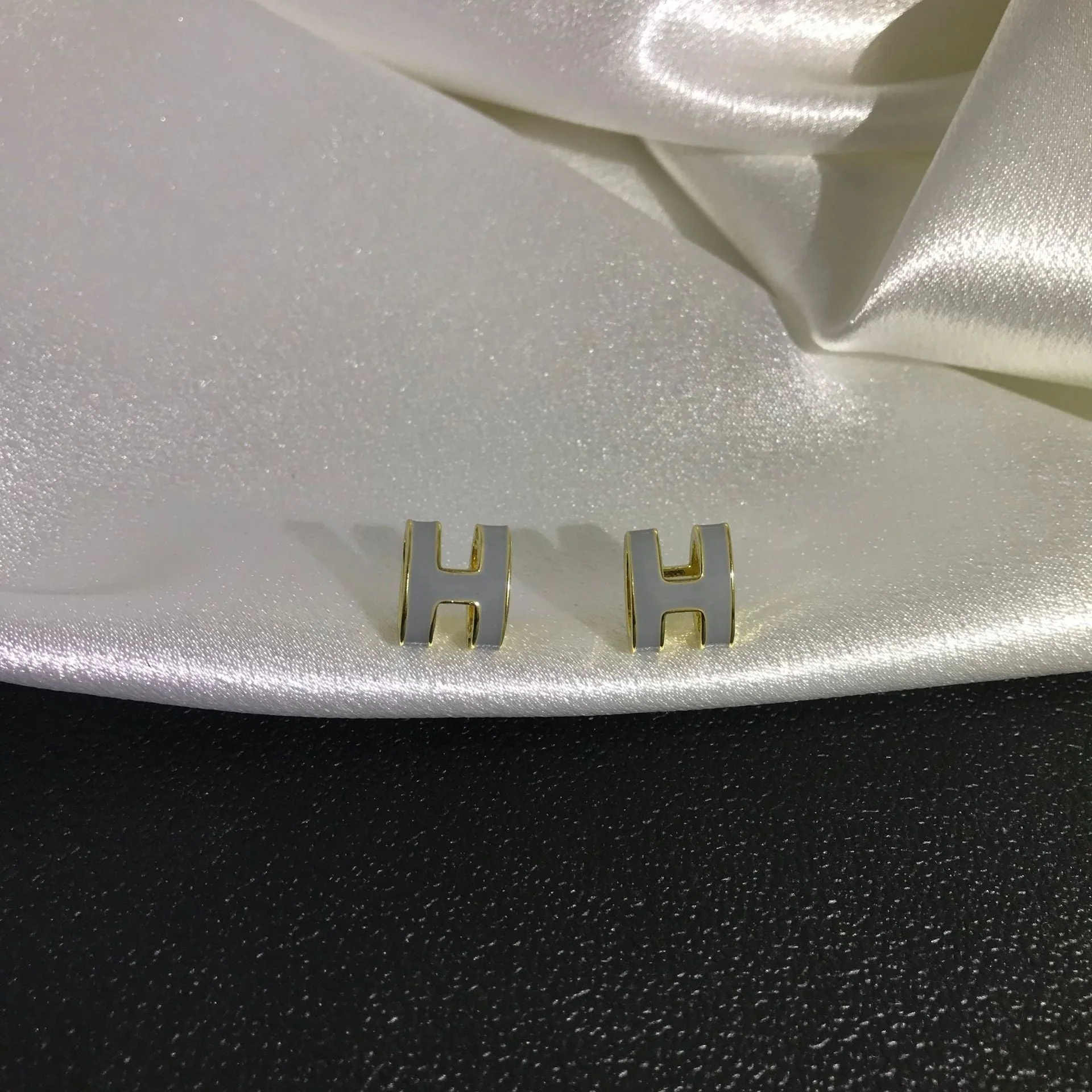 H-LUXE PEARL EARRINGS - Image 7