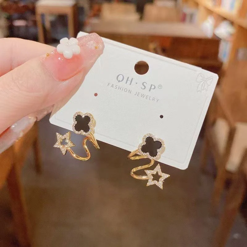 AURENA® CLOVER BLOOM STUD EARRINGS - Image 4