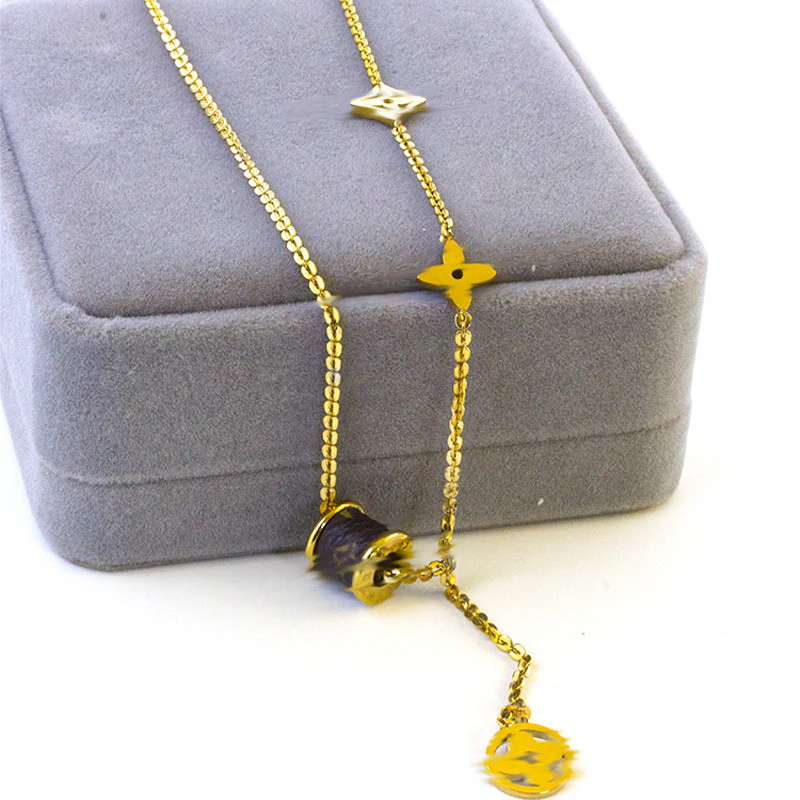 AURENA® CLOVER CHARM NECKLACE - Image 2