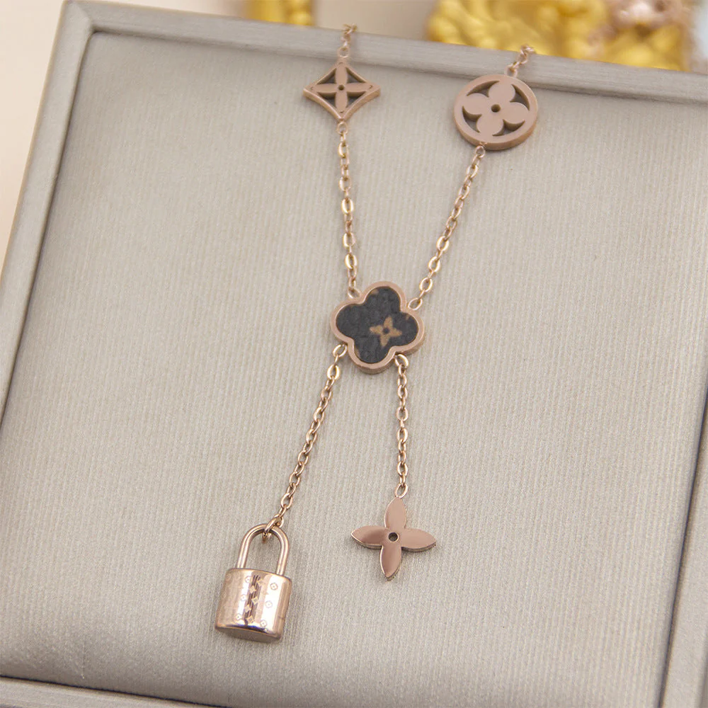 AURENA® CLOVER CHARM NECKLACE - Image 7