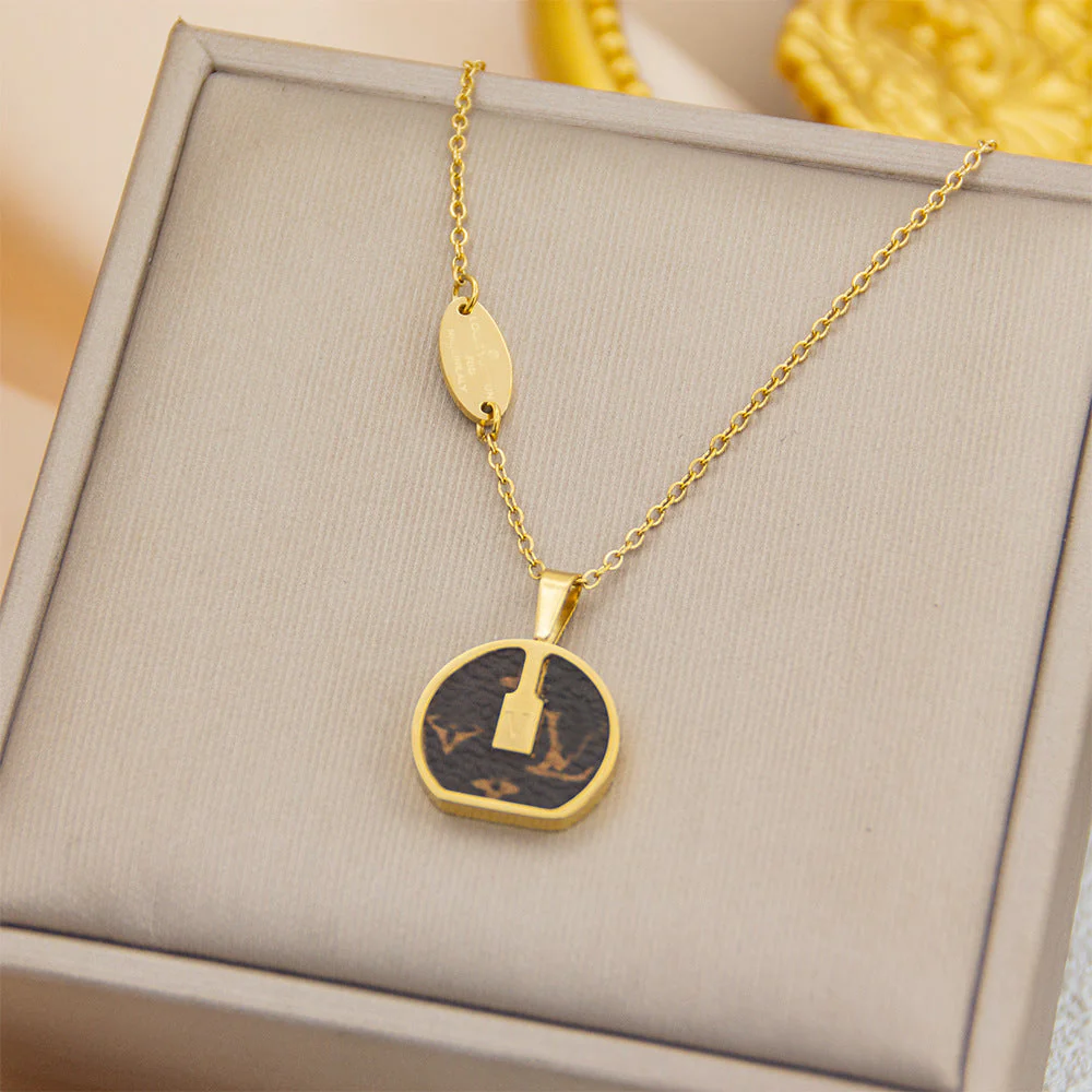 AURENA® CLOVER CHARM NECKLACE - Image 8
