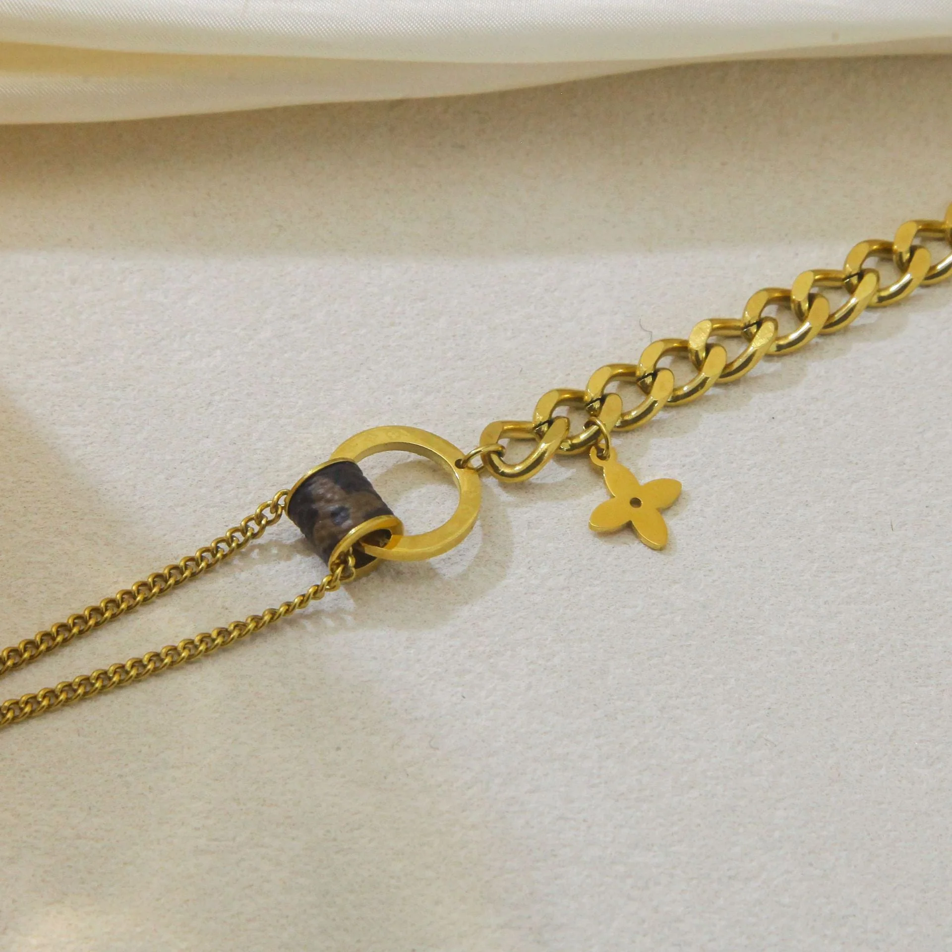 AURENA® CLOVER SIGNATURE BRACELET - Image 2