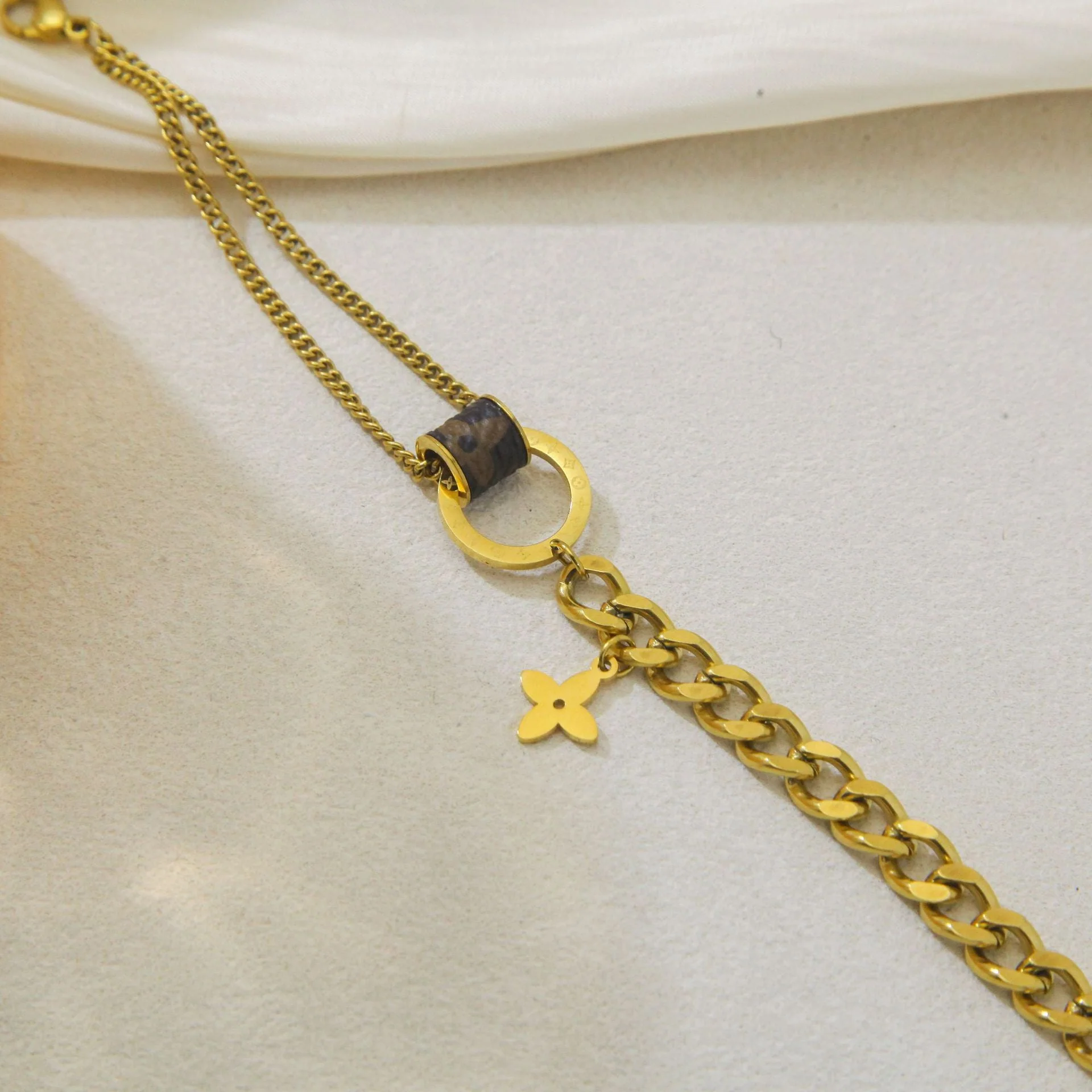 AURENA® CLOVER SIGNATURE BRACELET - Image 3