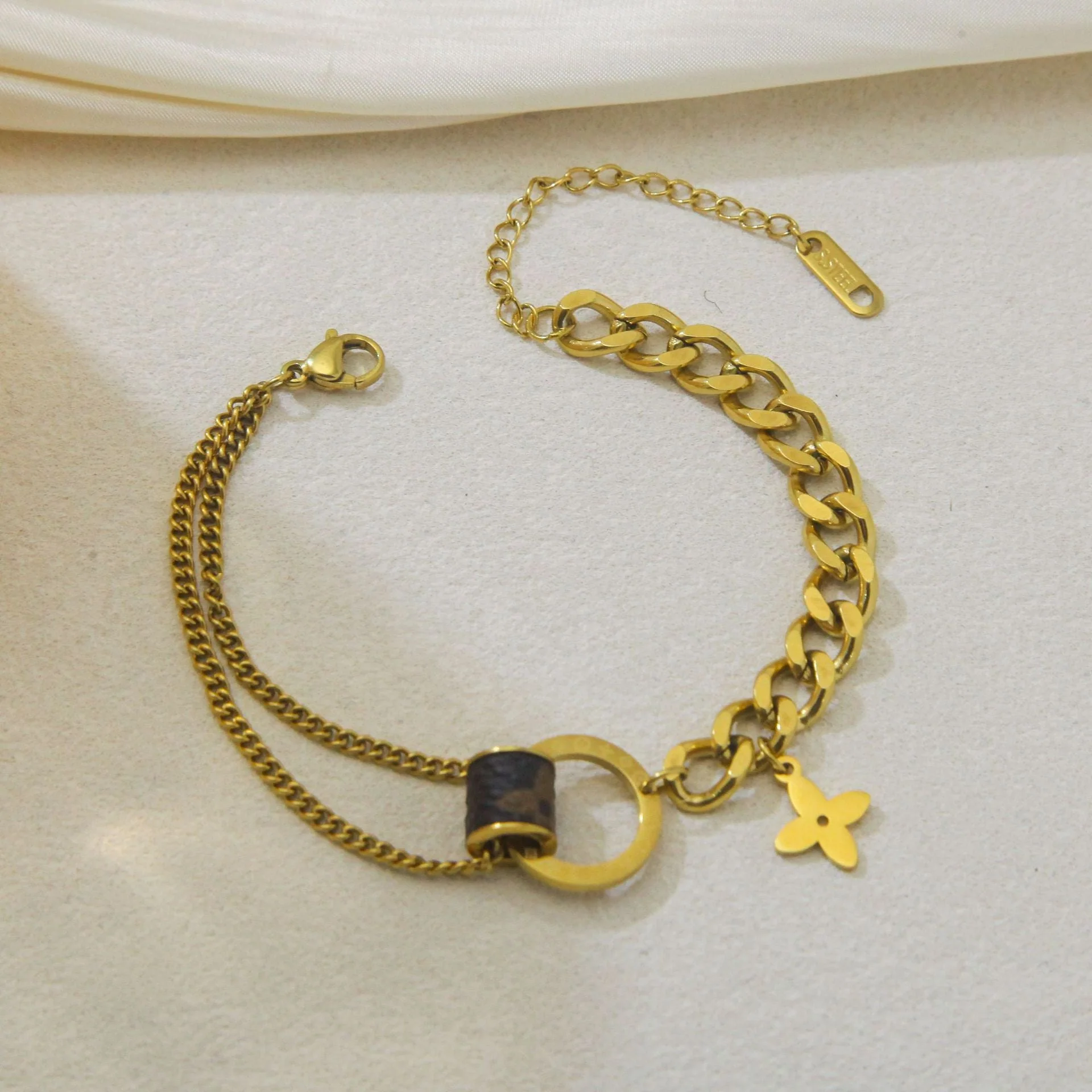 AURENA® CLOVER SIGNATURE BRACELET - Image 4