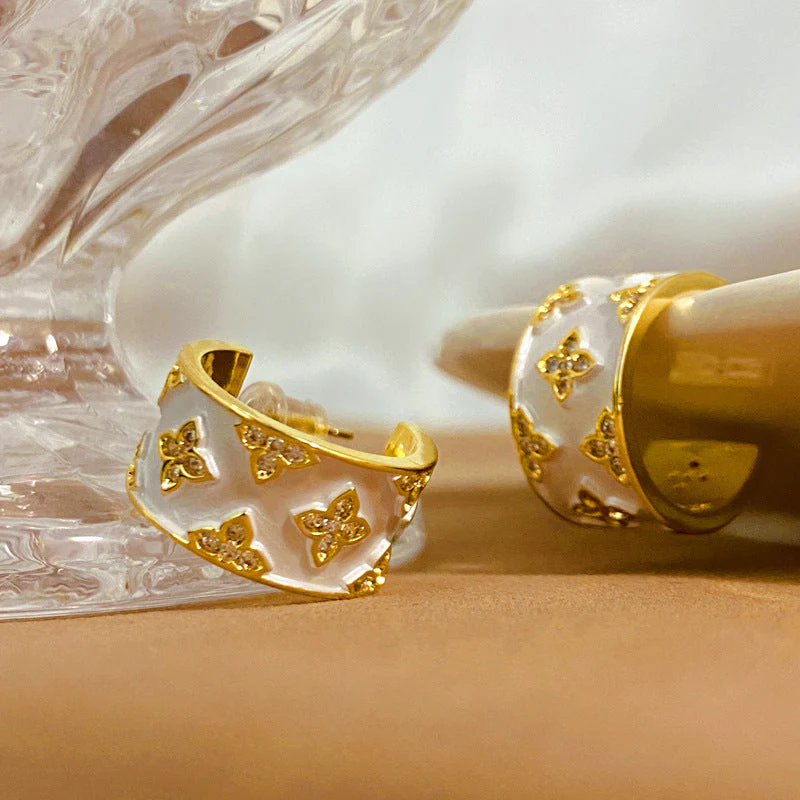 FOUR-LEAF CLOVER EARRINGS + RINGS - Image 3