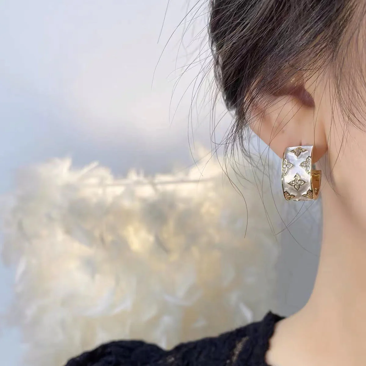 FOUR-LEAF CLOVER EARRINGS + RINGS - Image 5