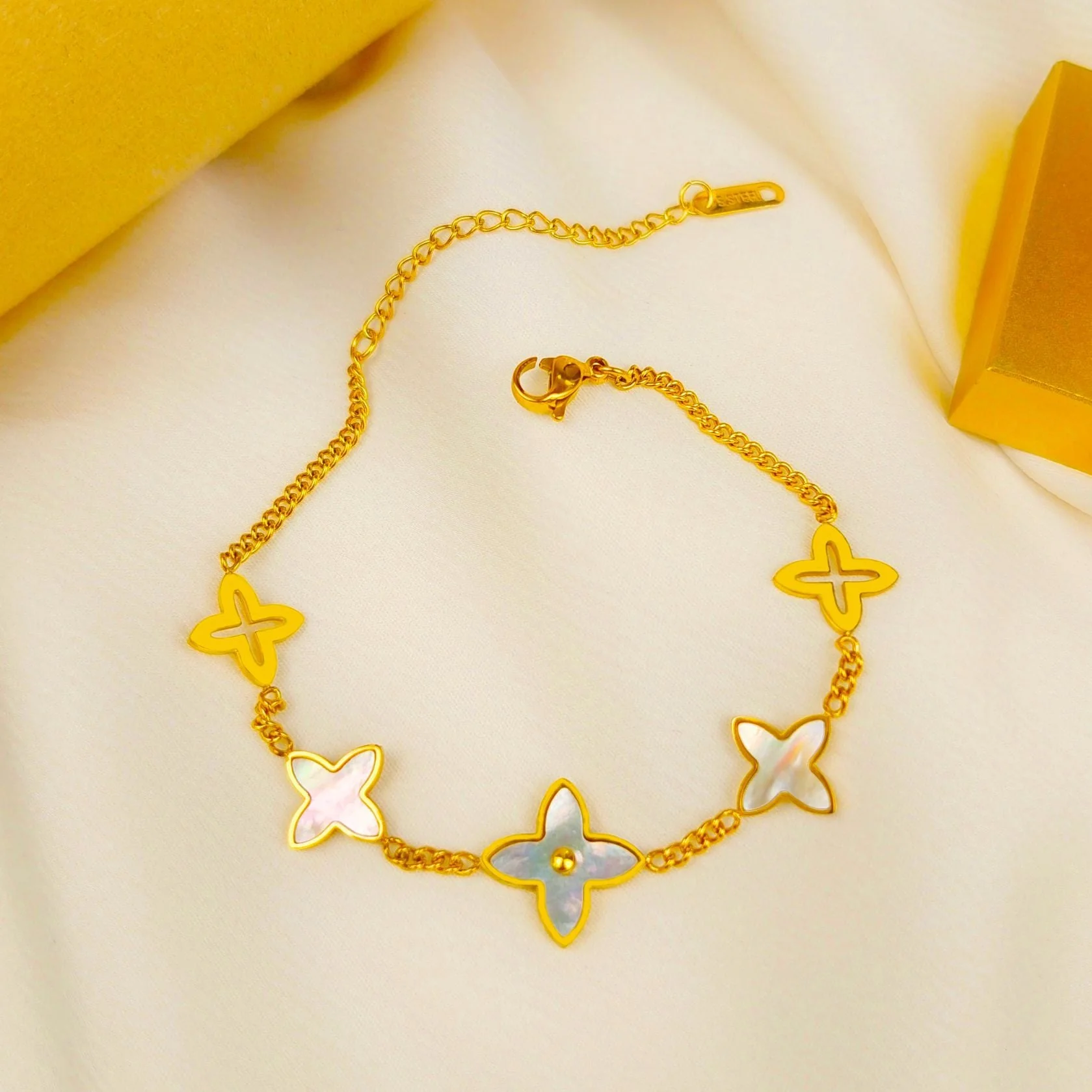 AURENA® MOTHER-OF-PEARL VINTAGE NECKLACE