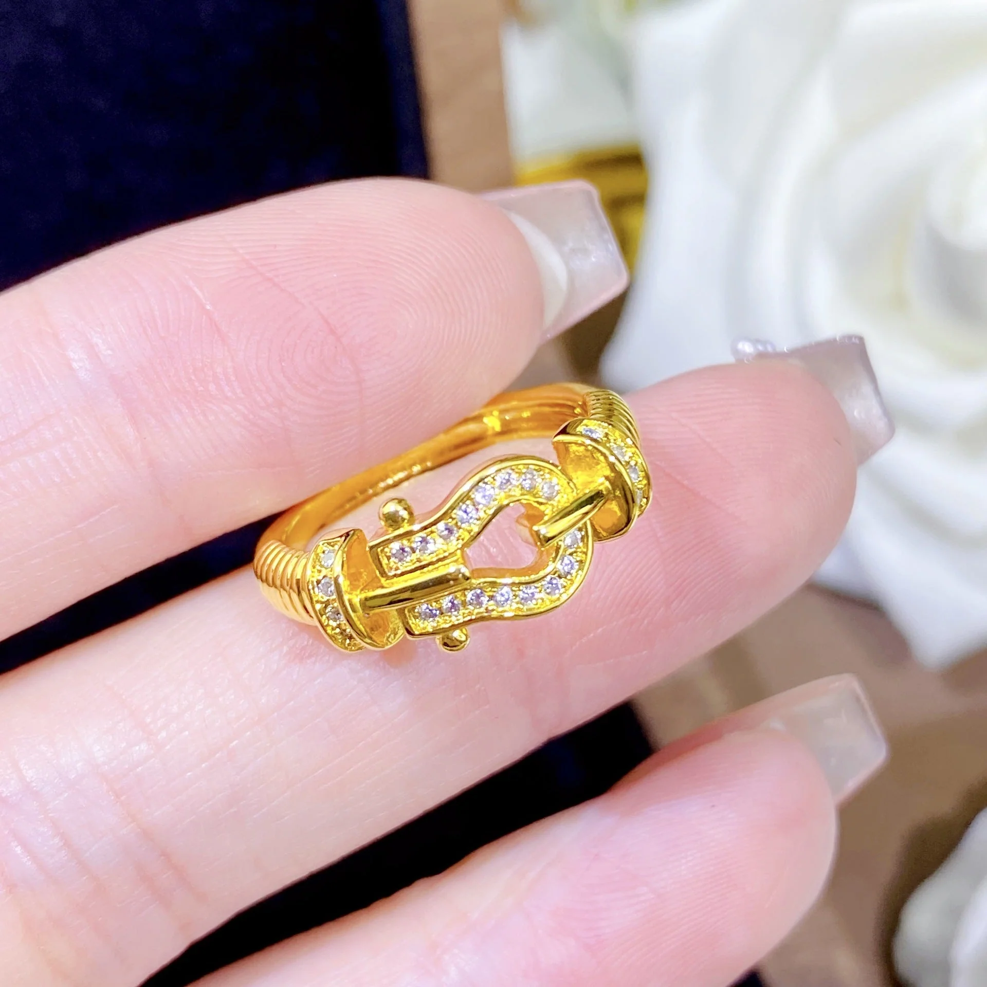 AURENA® PAVÉ HORSEBIT TWISTED RING - Image 2