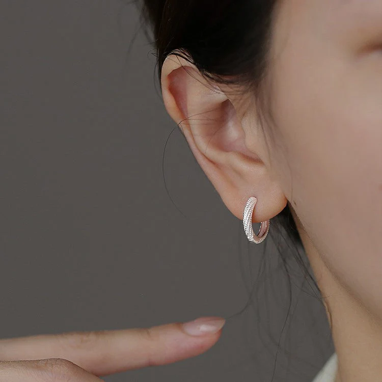 AURENA® TWISTED EAR CUFF - Image 4