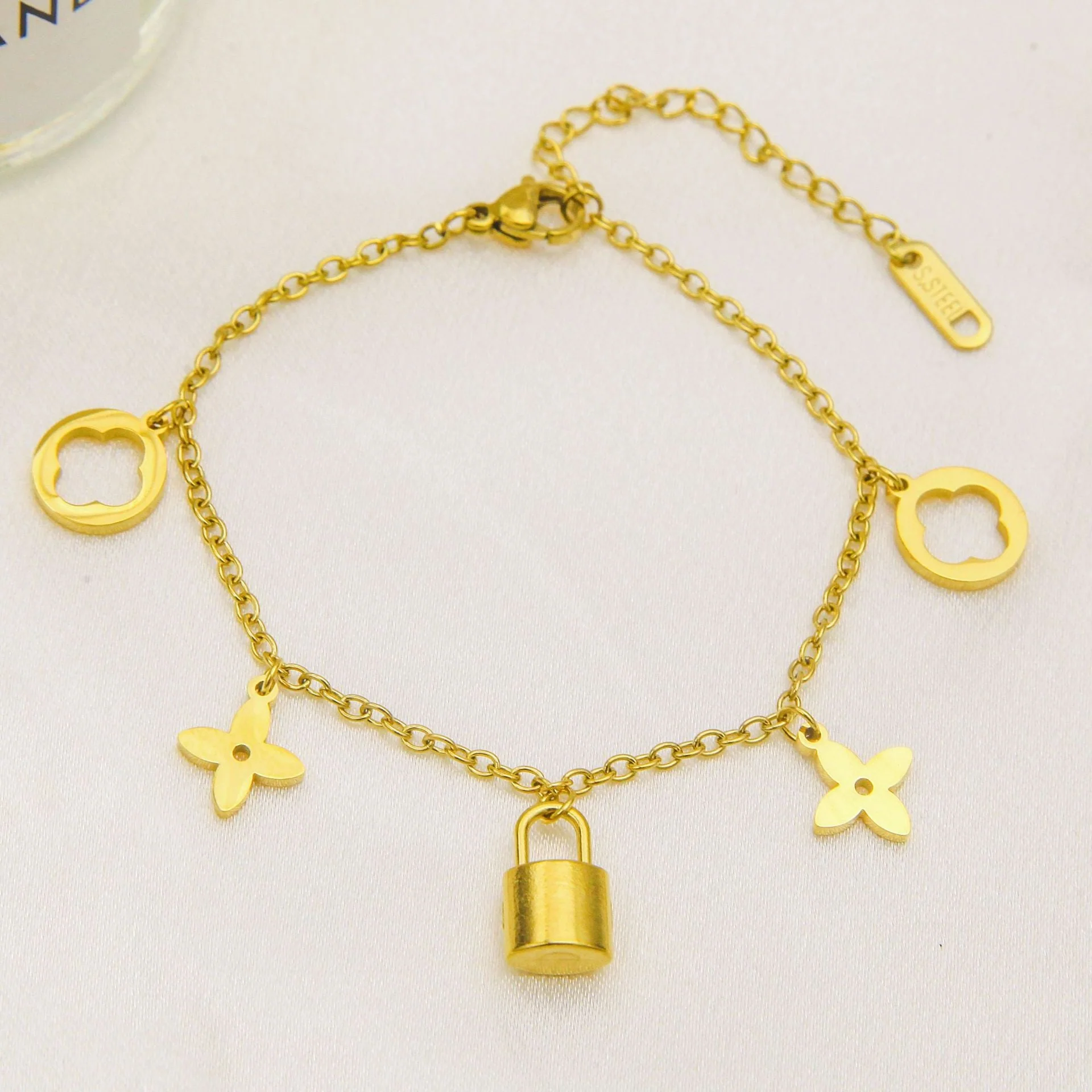 AURENA® V CHARM SET - Image 4