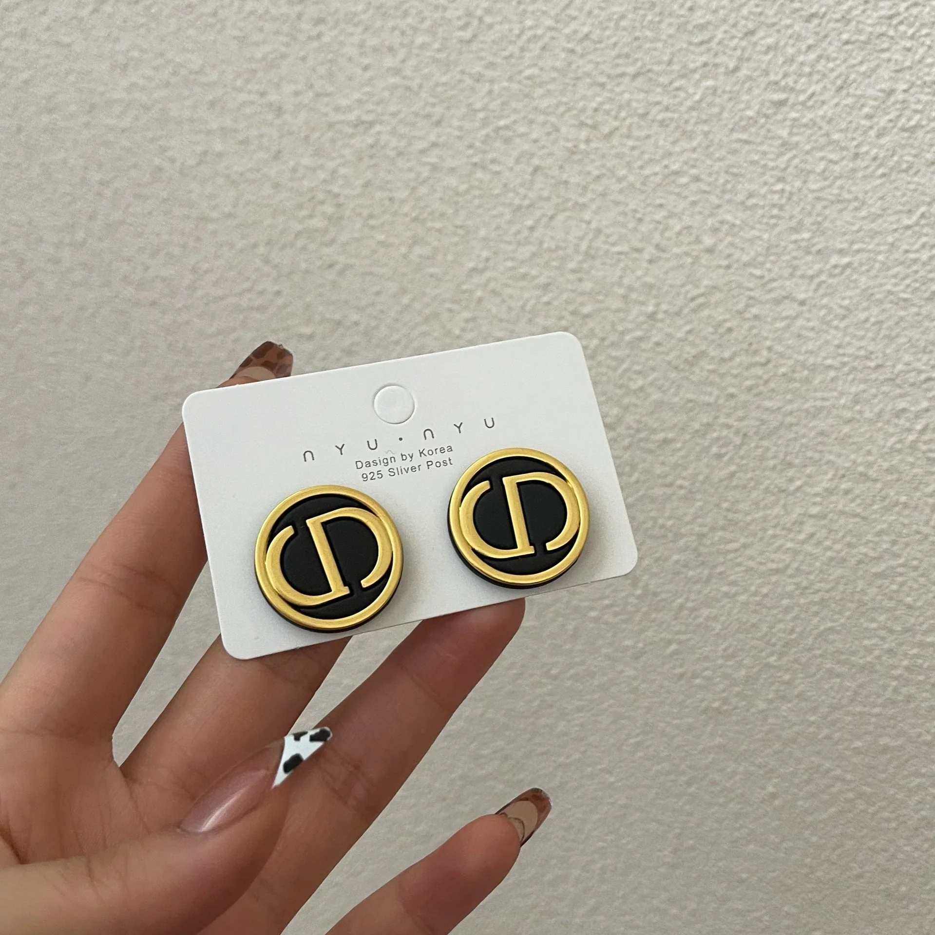 AURENA® VINTAGE MONOGRAM STUD EARRINGS - Image 3