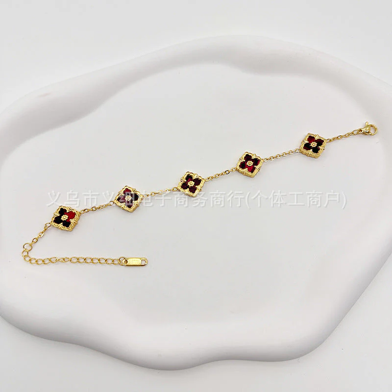 Chic Geometric Quatrefoil Statement Wristwear - Image 10