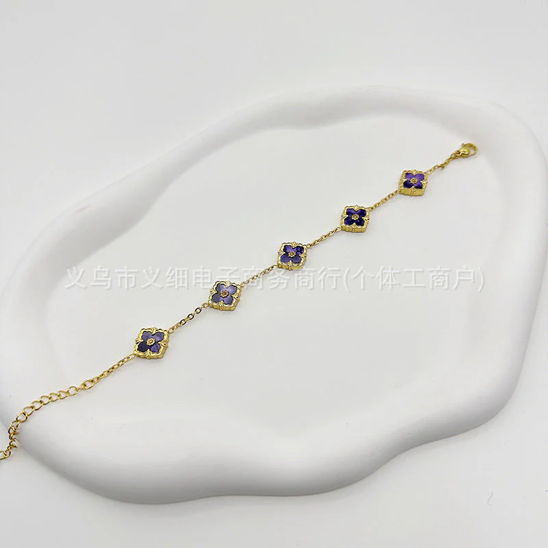 Chic Geometric Quatrefoil Statement Wristwear - Image 11