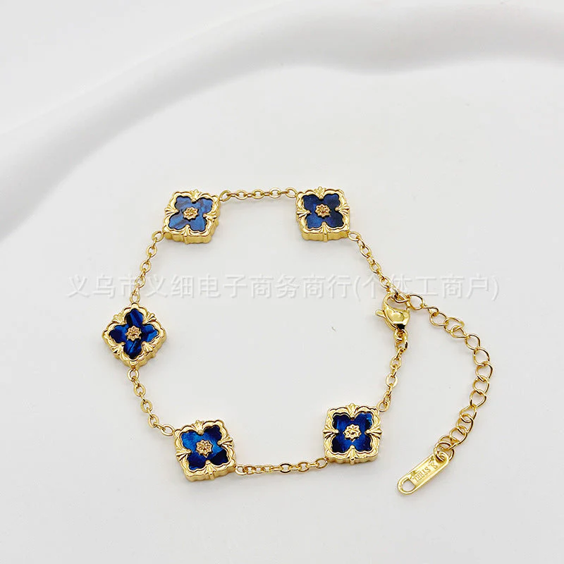 Chic Geometric Quatrefoil Statement Wristwear - Image 13