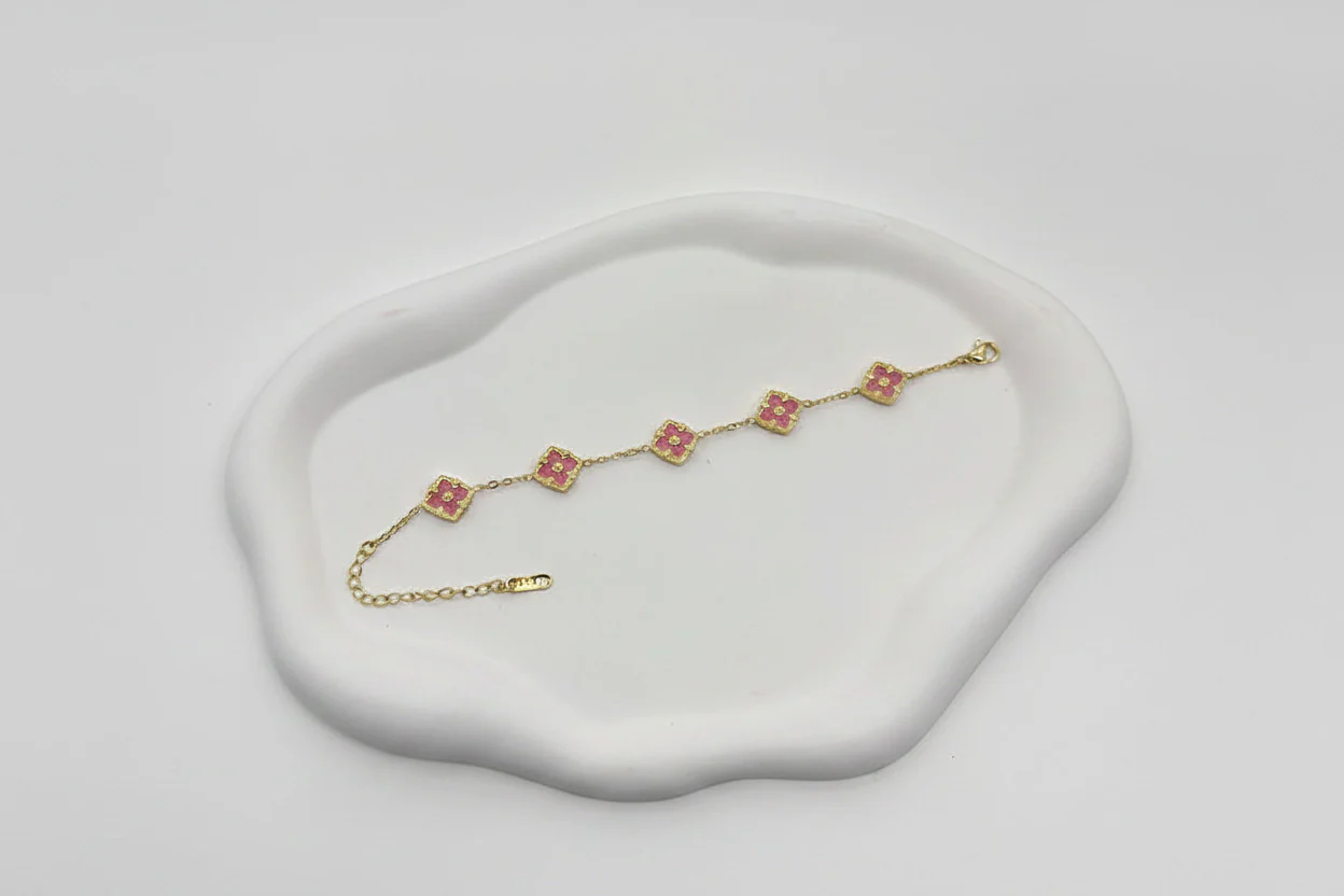 Chic Geometric Quatrefoil Statement Wristwear - Image 14
