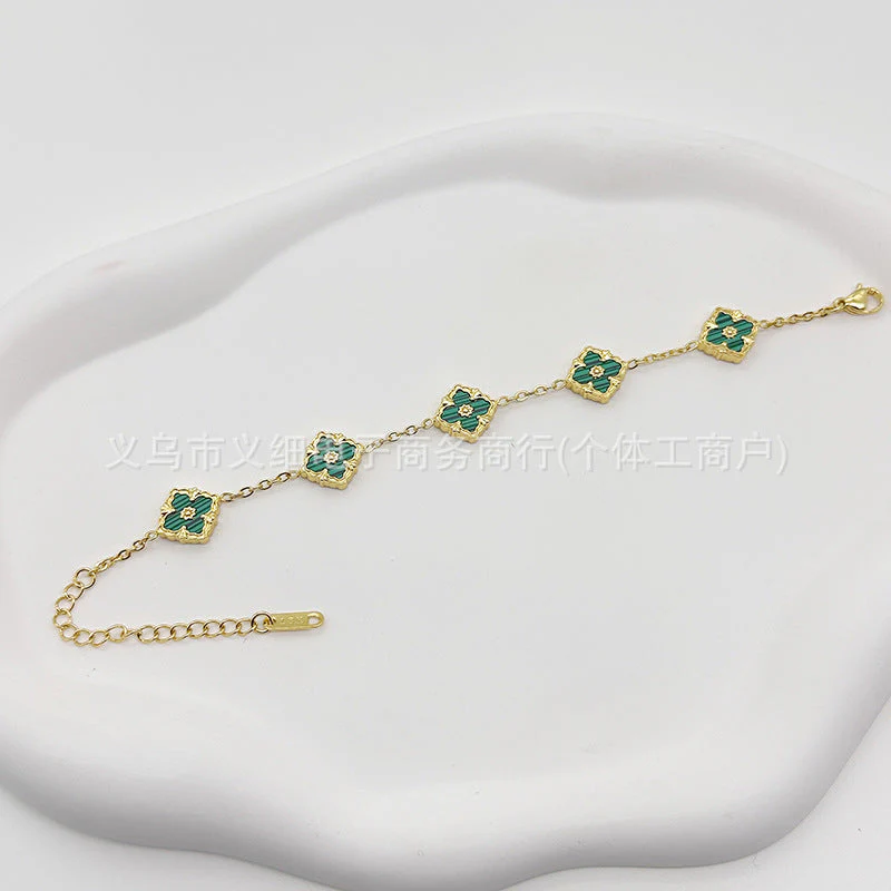 Chic Geometric Quatrefoil Statement Wristwear - Image 15