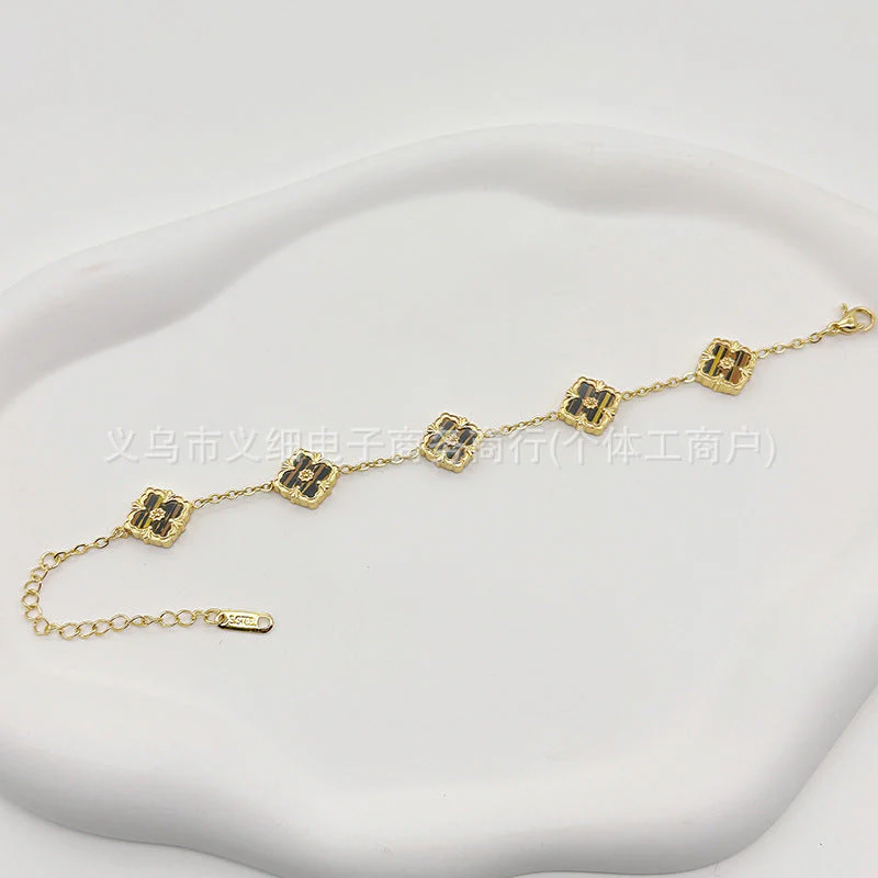 Chic Geometric Quatrefoil Statement Wristwear - Image 19