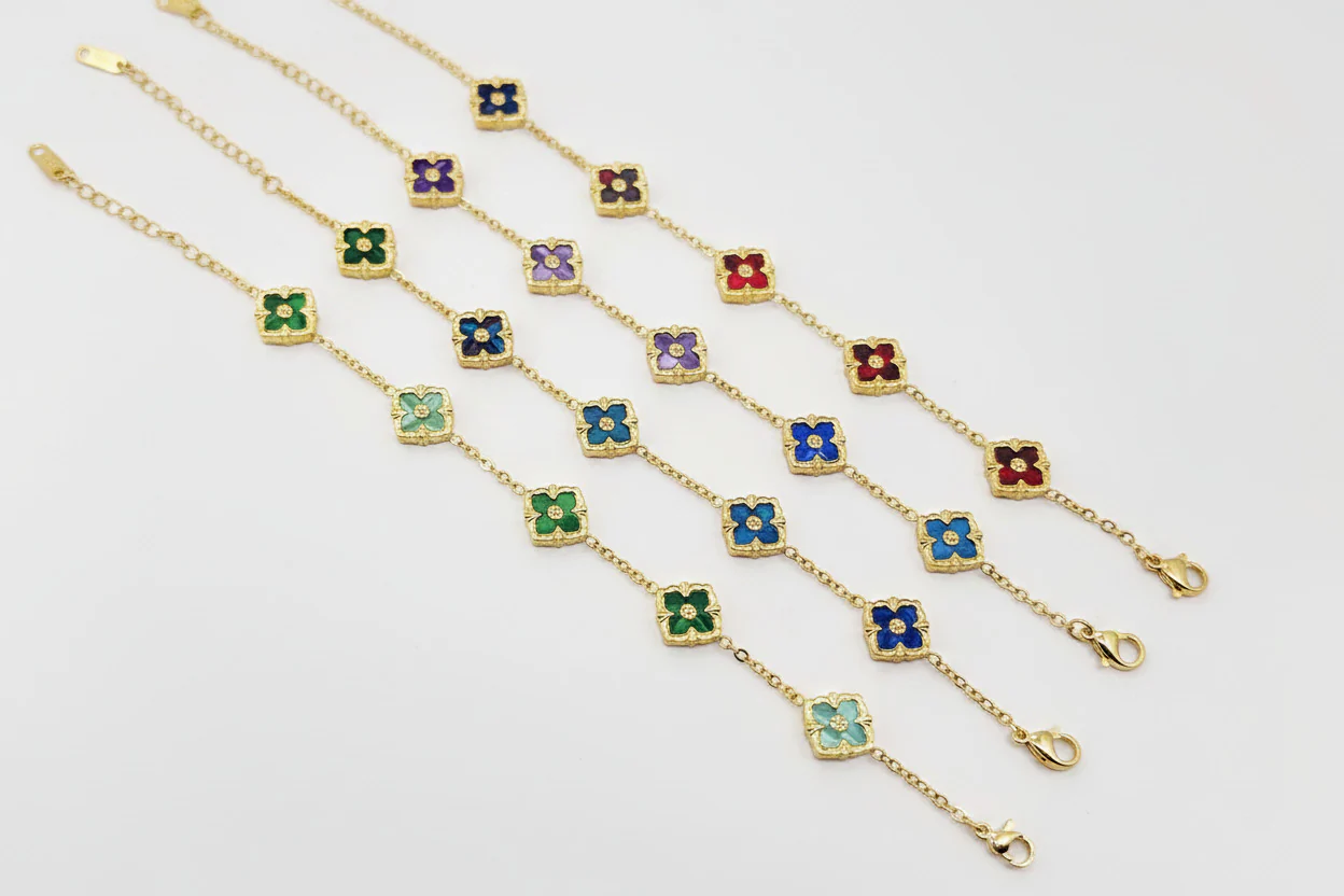 Chic Geometric Quatrefoil Statement Wristwear - Image 3
