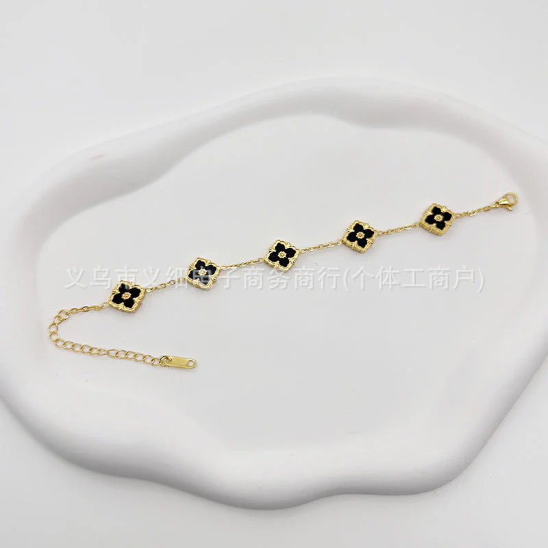Chic Geometric Quatrefoil Statement Wristwear - Image 5