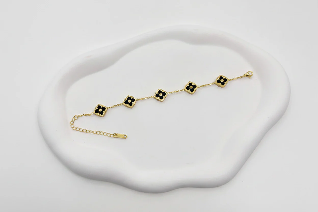 Chic Geometric Quatrefoil Statement Wristwear - Image 6
