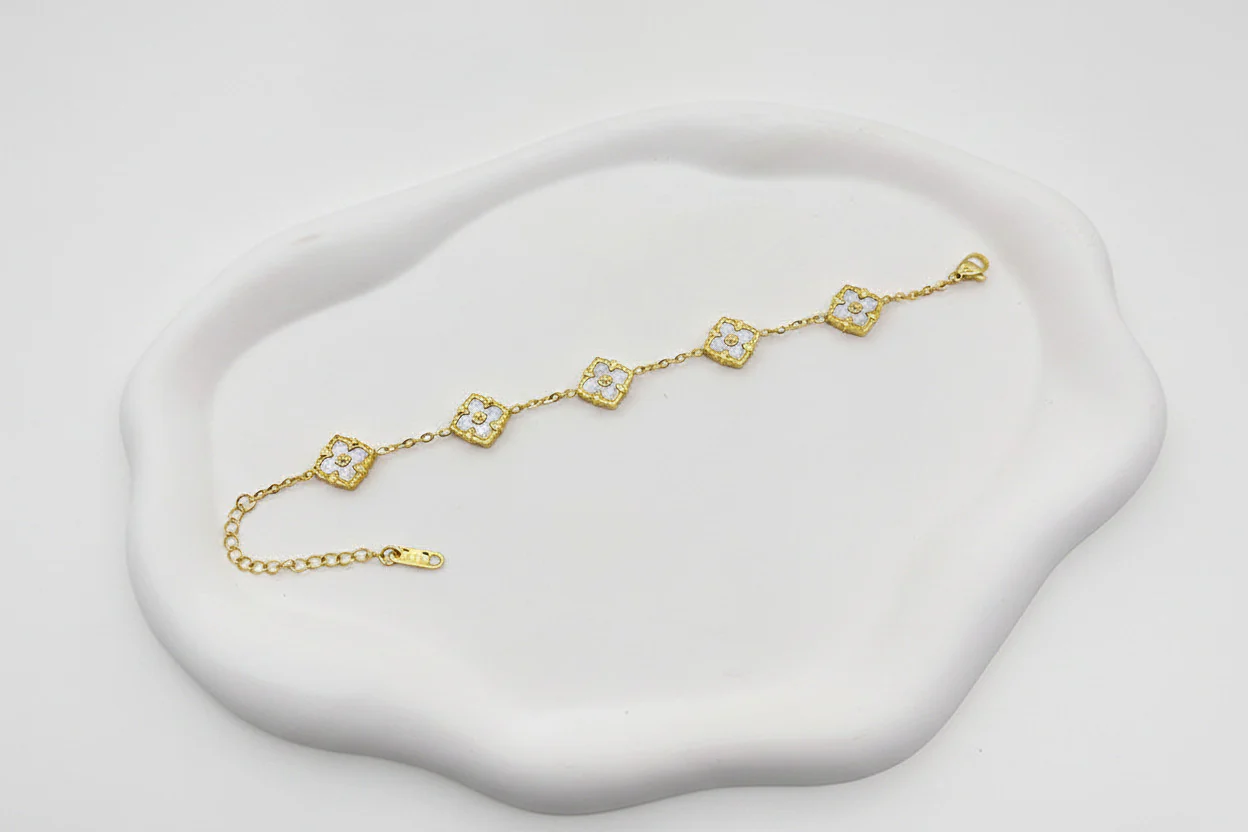 Chic Geometric Quatrefoil Statement Wristwear - Image 7