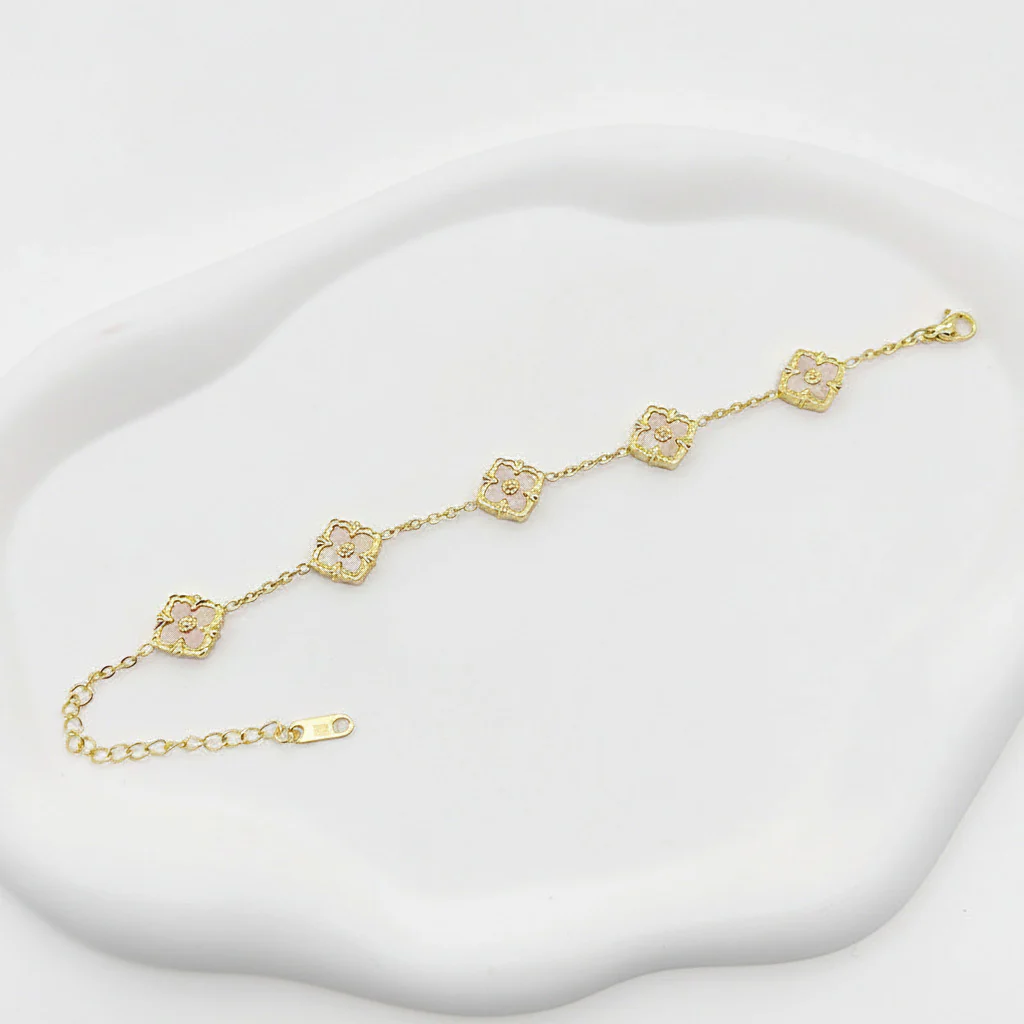 Chic Geometric Quatrefoil Statement Wristwear - Image 8