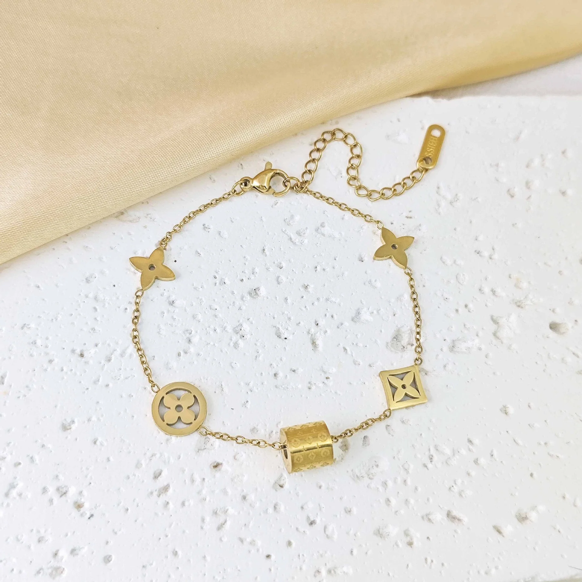 Chic Tarnish-Free Monogram Lucky Clover Choker - Image 3