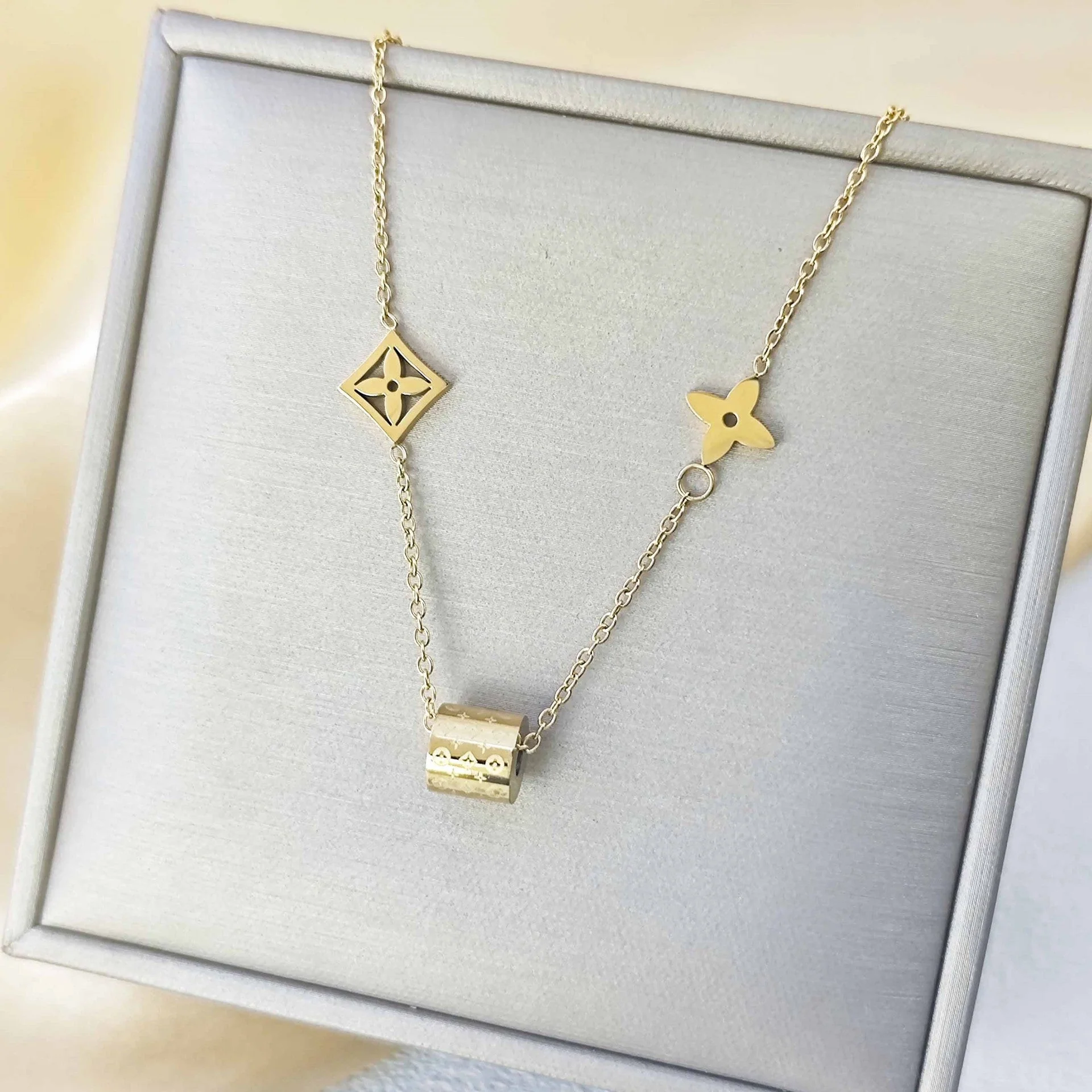 Chic Tarnish-Free Monogram Lucky Clover Choker - Image 6