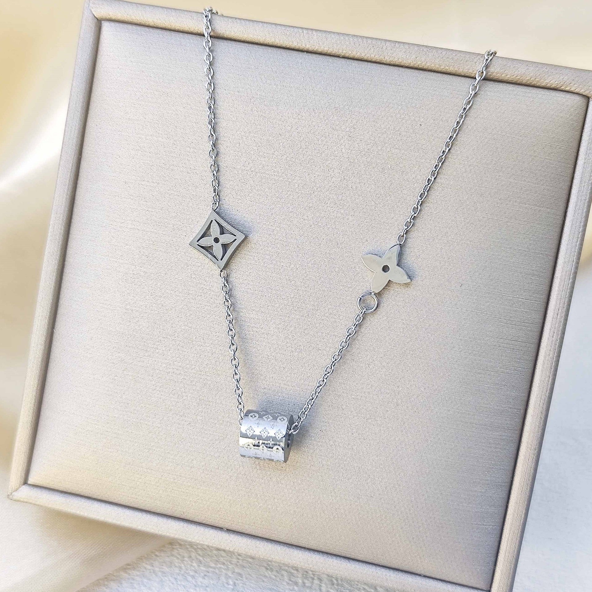 Chic Tarnish-Free Monogram Lucky Clover Choker - Image 7