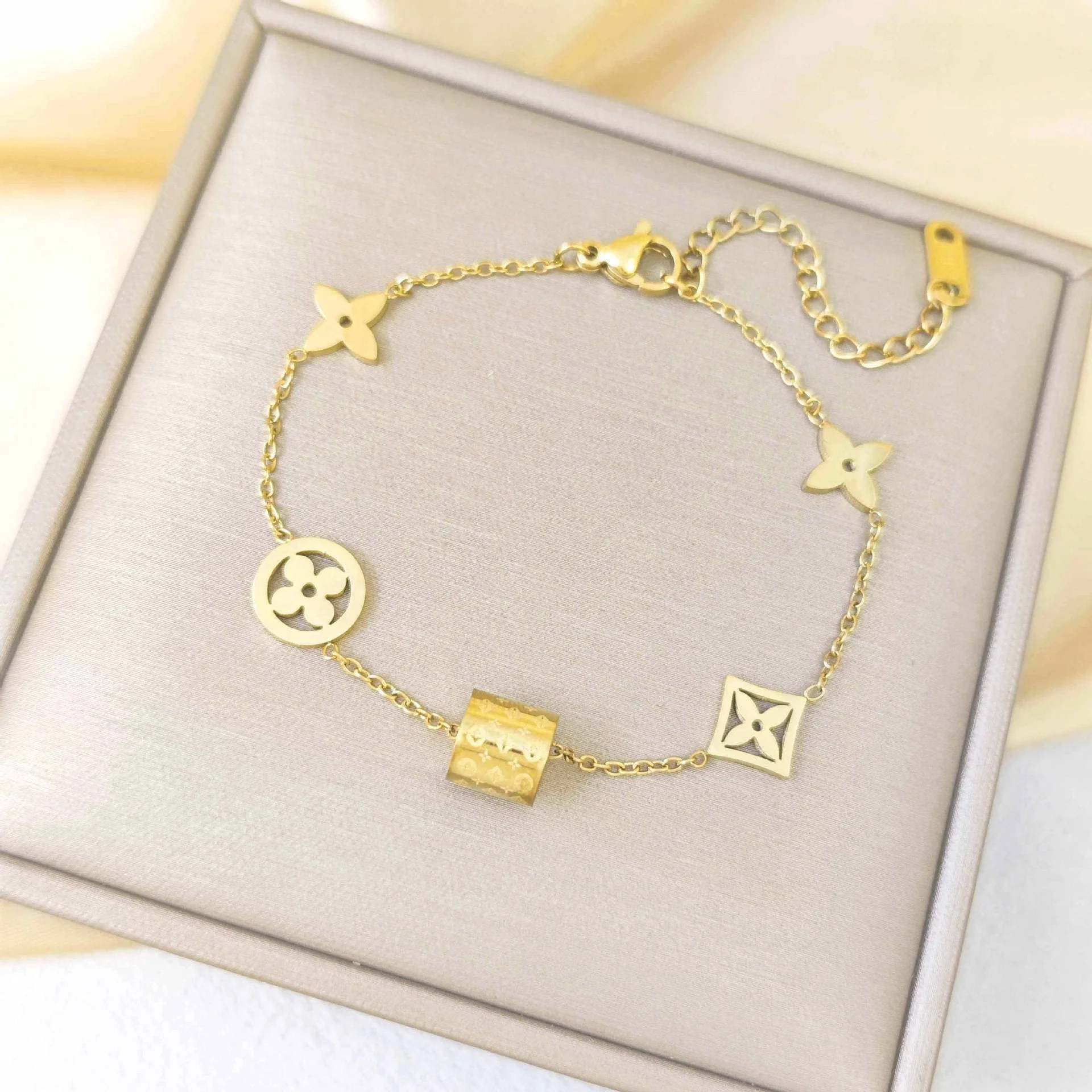 Chic Tarnish-Free Monogram Lucky Clover Choker - Image 8