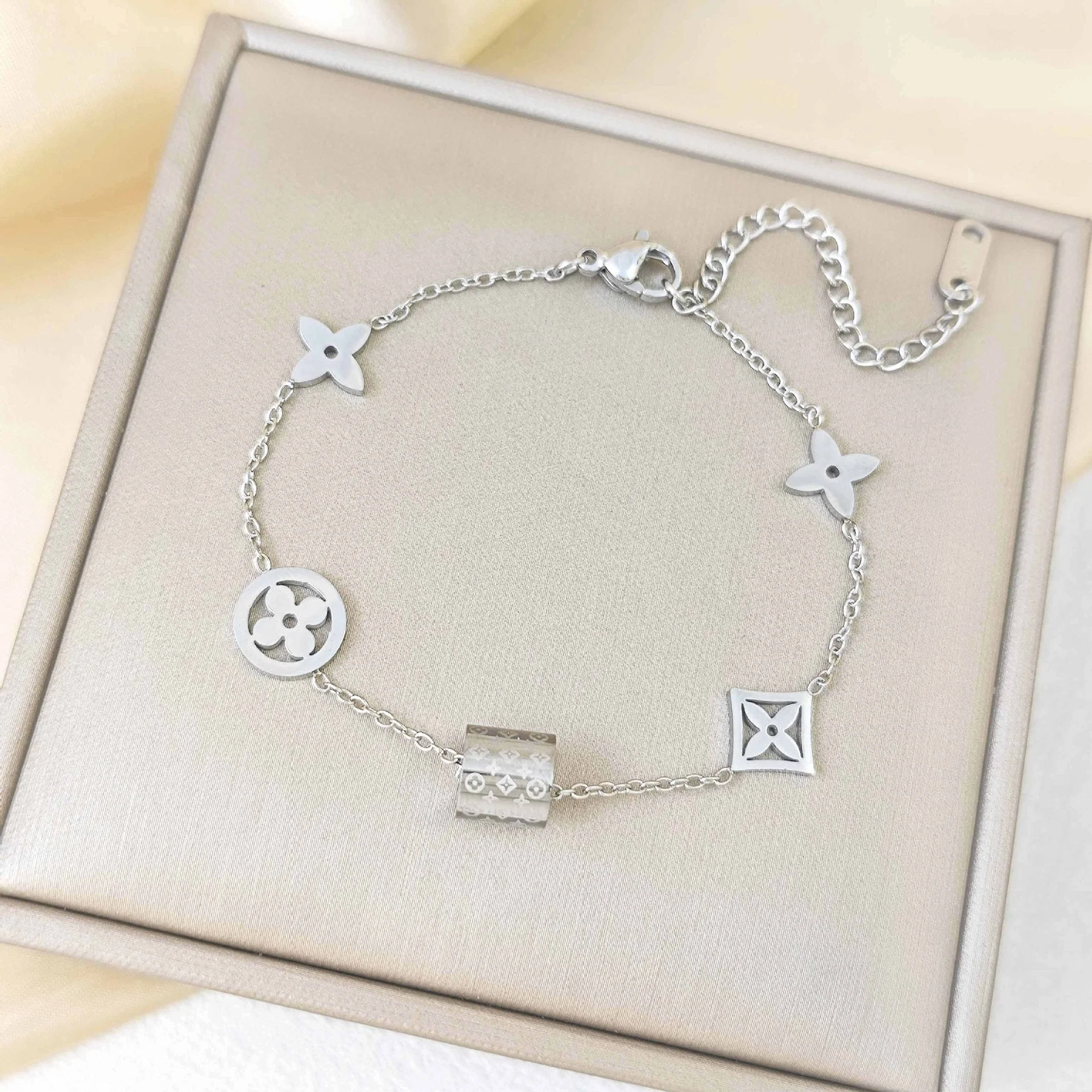 Chic Tarnish-Free Monogram Lucky Clover Choker - Image 9