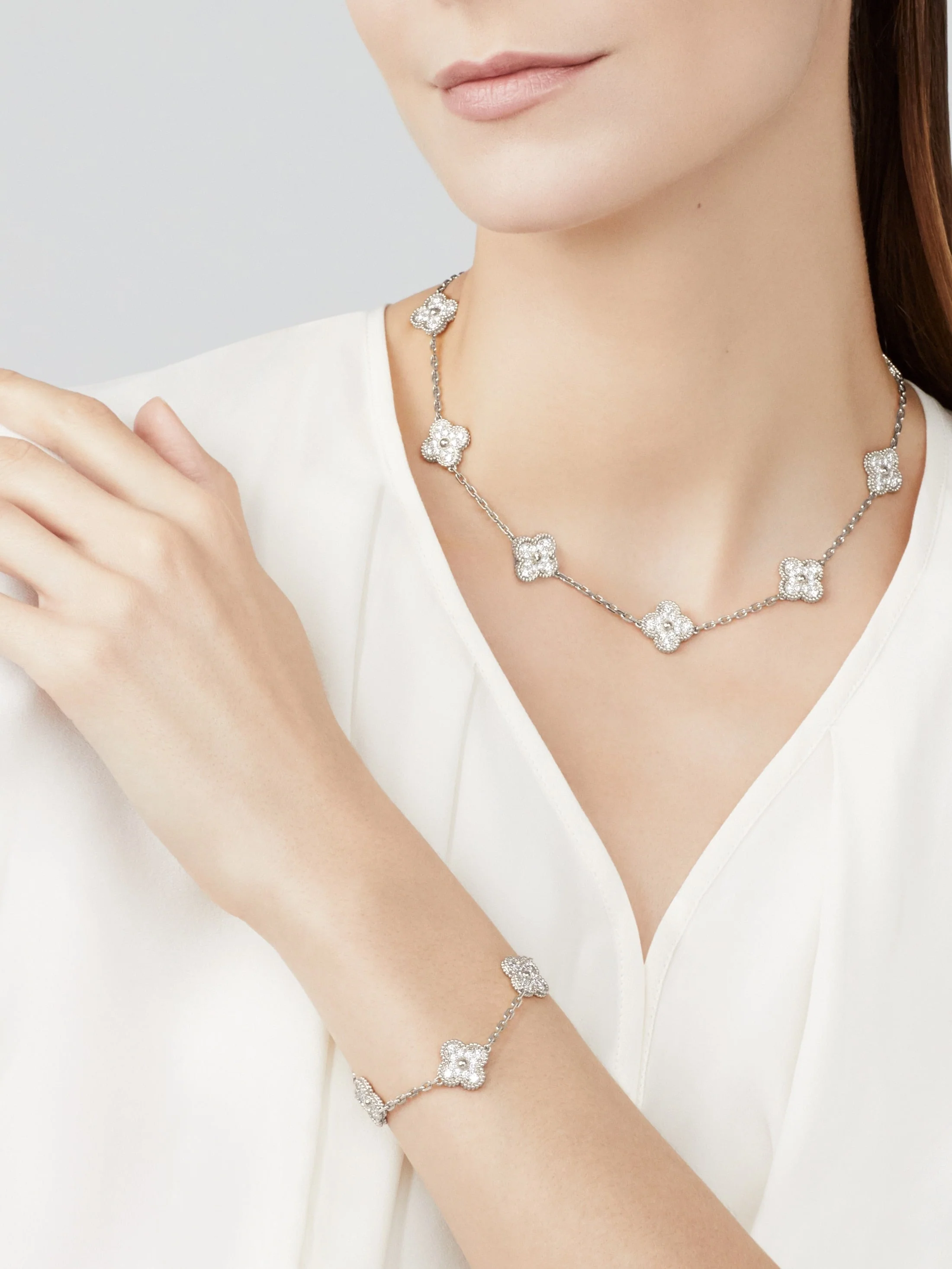 CLOVER DIAMOND NECKLACE 10 | SILVER - Image 2