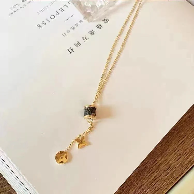 ELYSIAN CLOVER LEATHER NECKLACE - Image 3