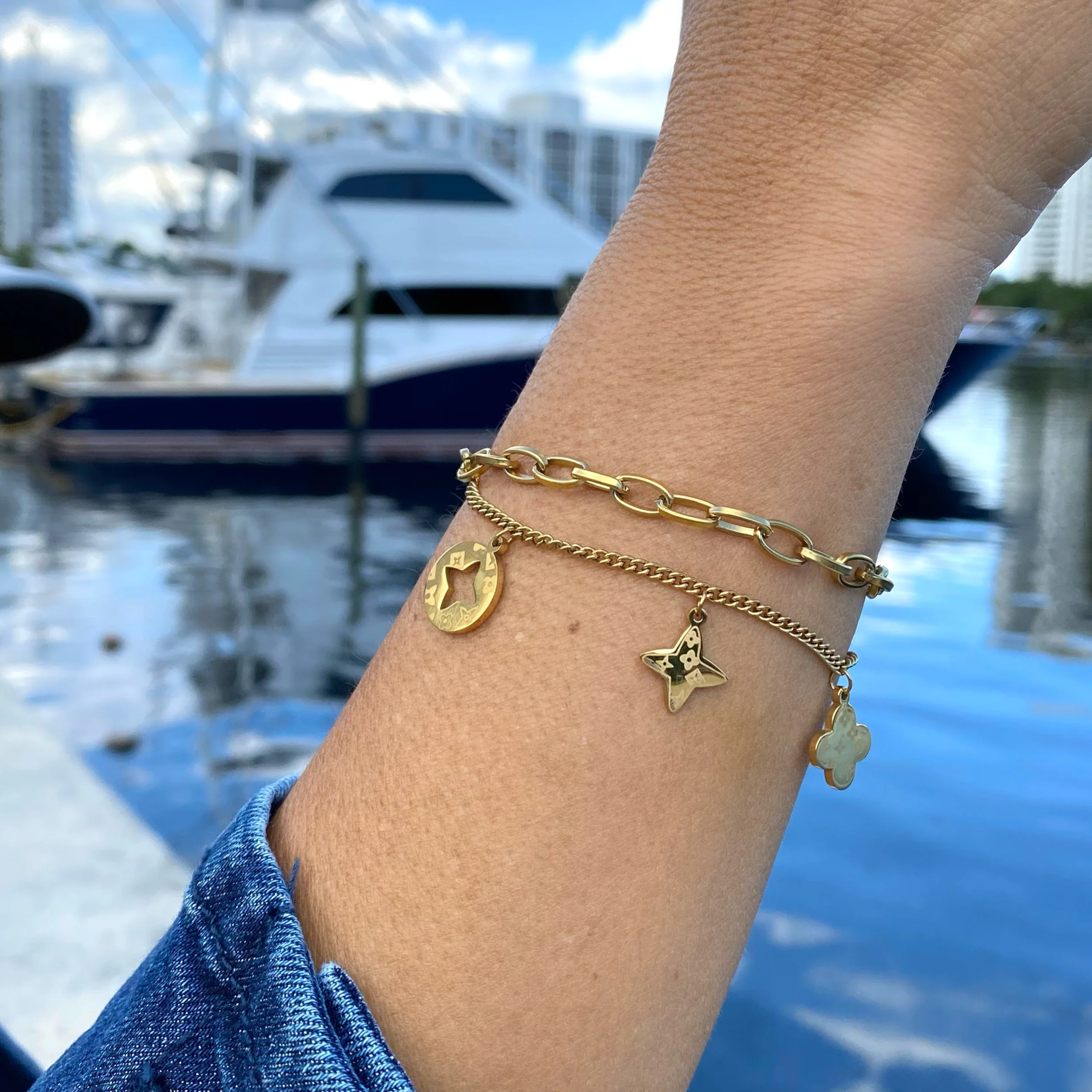 FOUR LEAF CLOVER CHARMS BRACELET - GOLD AND SILVER - Image 7