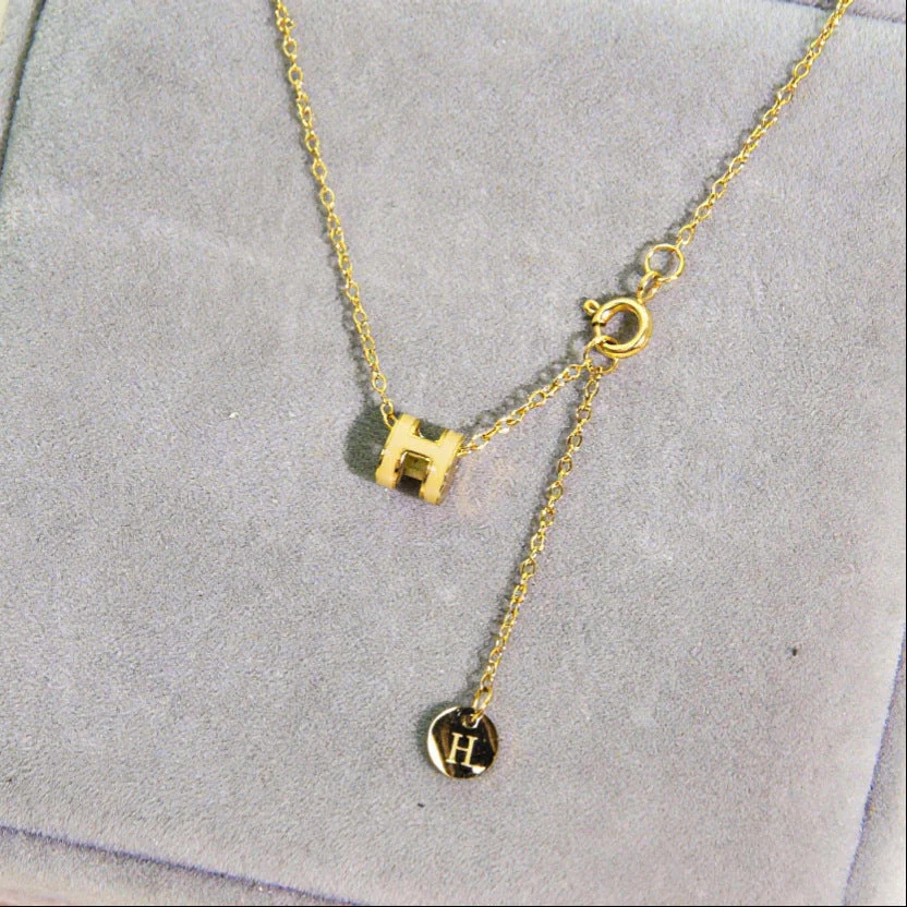 Mini 7mm Letter H Pendant Necklace - Image 10