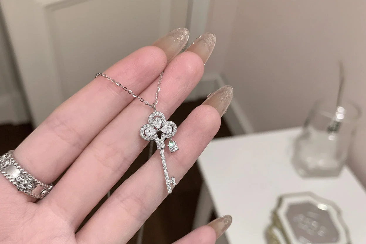 Royal Crown Key Pendant Necklace - Image 3