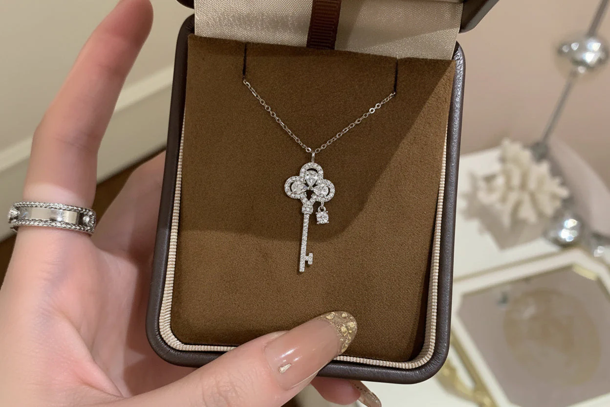 Royal Crown Key Pendant Necklace - Image 4