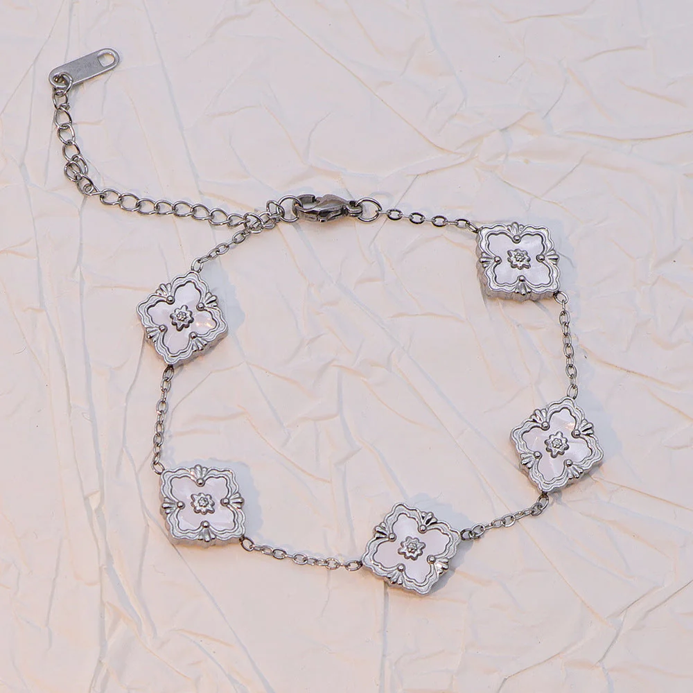 Vintage Enamel Quatrefoil Rhombus Bracelet - Image 3